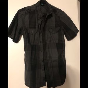 Men’s short sleeve button down